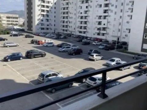 Izdavanje, jednosoban stan, 49m², Stari Aerodrom, Podgorica - image 2