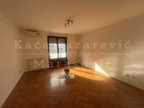 Izdavanje, dvosoban stan, 53m², Vračar Sve Podlokacije, Beograd