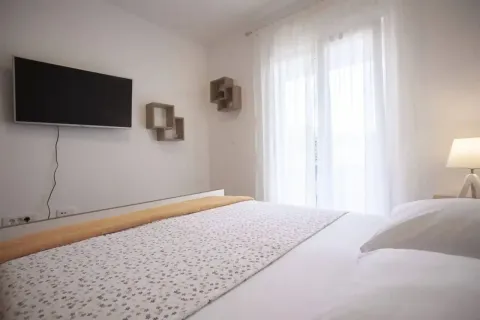 Rent, three bedroom apartment, 74m², Dubovica, Budva - image 6