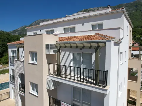 Prodaja, dvosoban stan, 61m², Sutomore, Bar - image 1