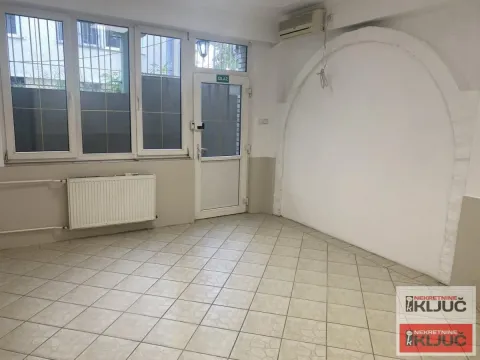 Izdavanje, poslovni prostor, 160m², Grbavica, Novi Sad Sve Podlokacije - image 4
