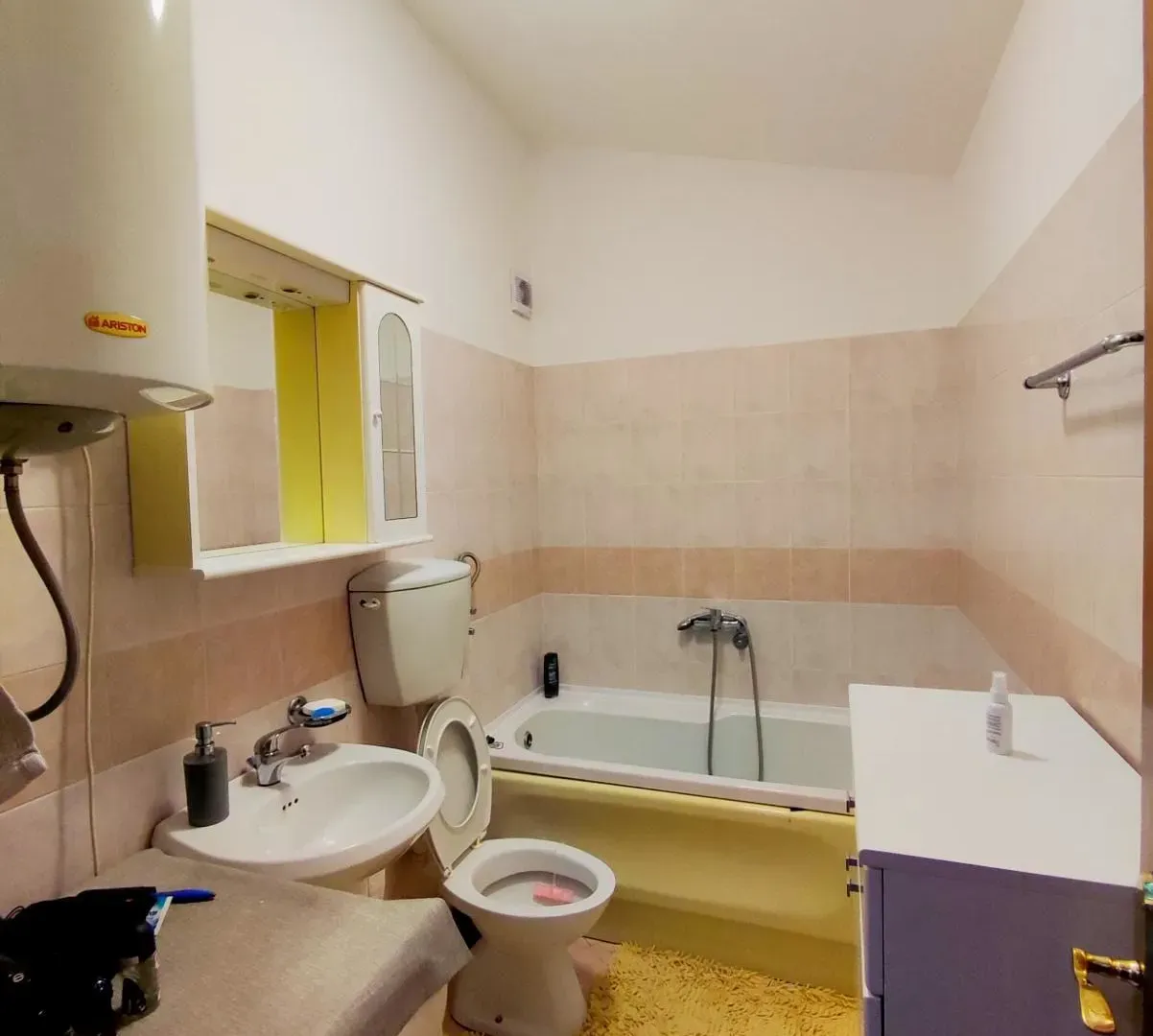 Prodaja, dvosoban stan, 77m², Ljubović, Podgorica