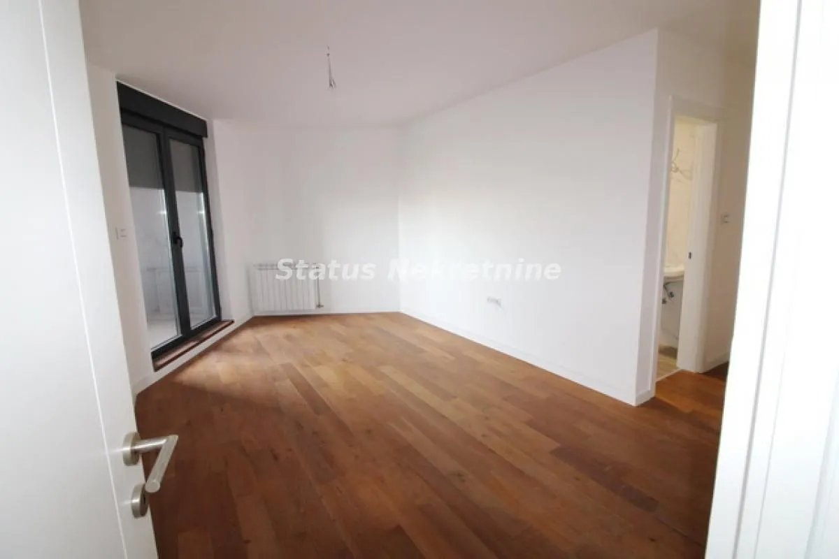 Prodaja, četvorosoban stan, 105m², Novi Sad, Srbija
