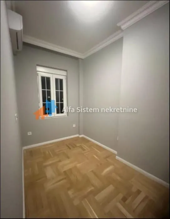 Izdavanje, trosoban stan, 70m², Savski Venac, Beograd