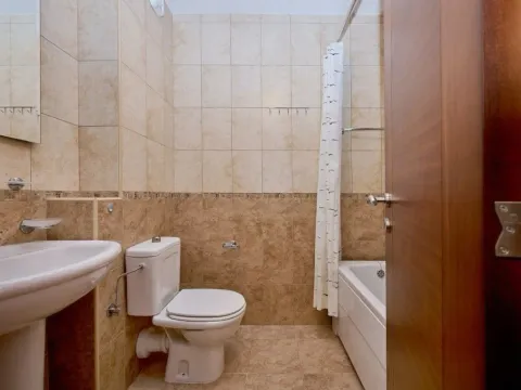 Sale, two bedroom apartment, 68m², Bečići, Budva - image 2