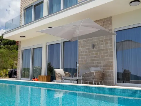 Prodaja, kuća, 320m², Herceg Novi, Crna Gora