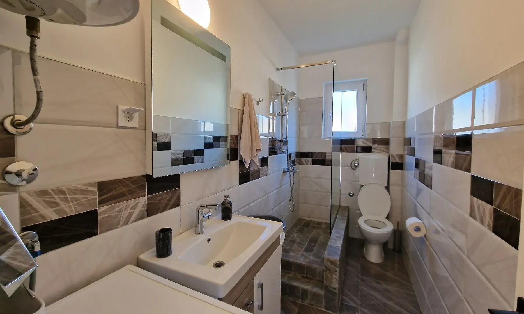 Rent, three bedroom apartment, 105m², Tivat, Crna Gora