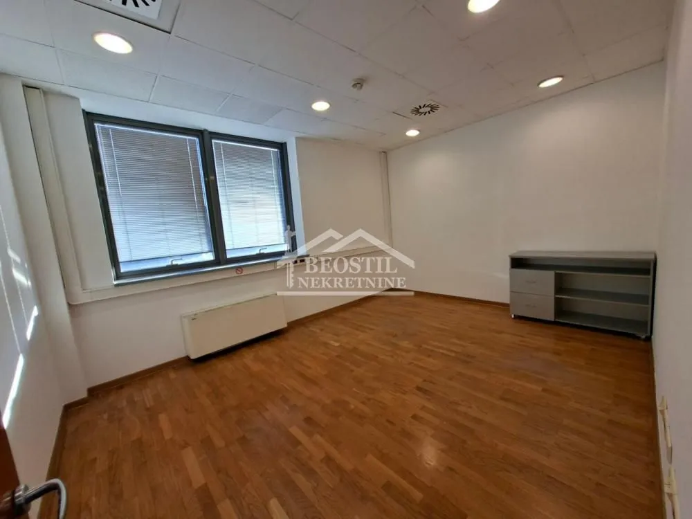 Rent, office space, 330m², Bezanijska Kosa 1, Bežanijska Kosa Sve Podlokacije