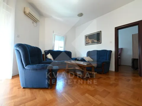 Izdavanje, dvosoban stan, 69m², 1 maj, Podgorica