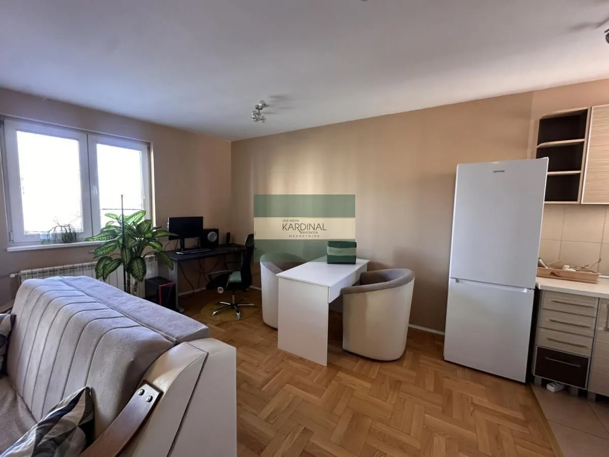 Izdavanje, dvosoban stan, 71m², Centar, Kragujevac