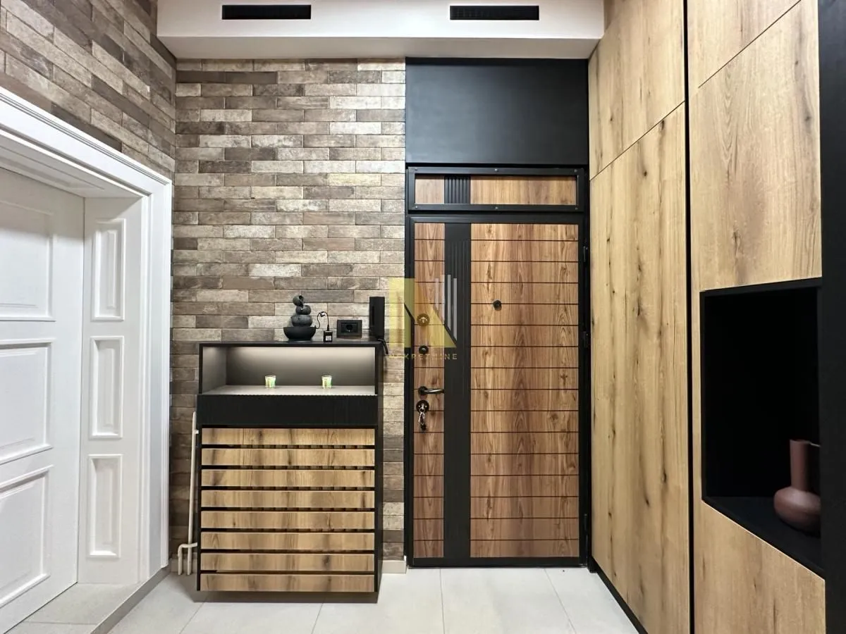 Izdavanje, trosoban stan, 100m², Stari grad, Novi Sad