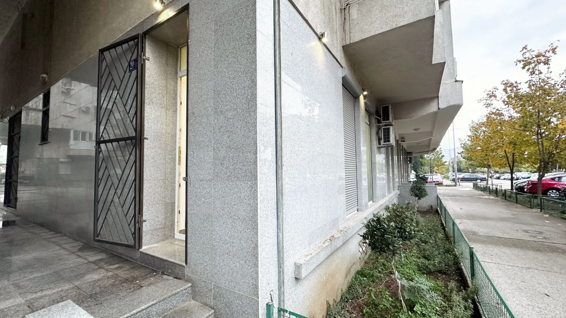 Izdavanje, poslovni prostor, 56m², Blok 9, Podgorica