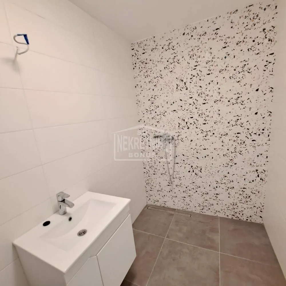 Prodaja, trosoban stan, 57m², Centar, Subotica