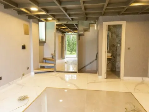 Izdavanje, poslovni prostor, 89m², Kod Capital Plaze, Podgorica - image 4