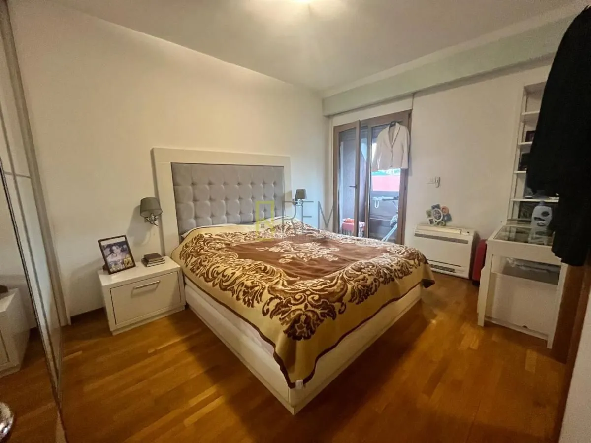 Prodaja, trosoban stan, 136m², Centar, Podgorica