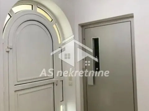 Izdavanje, četvorosoban stan, 135m², Senjak, Beograd - image 29