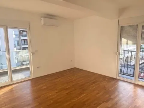 Rent, two bedroom apartment, 62m², Stari Aerodrom, Podgorica - image 2