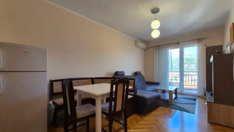 Dnevna soba sa trpezarijom i izlazom na terasu. - image 2