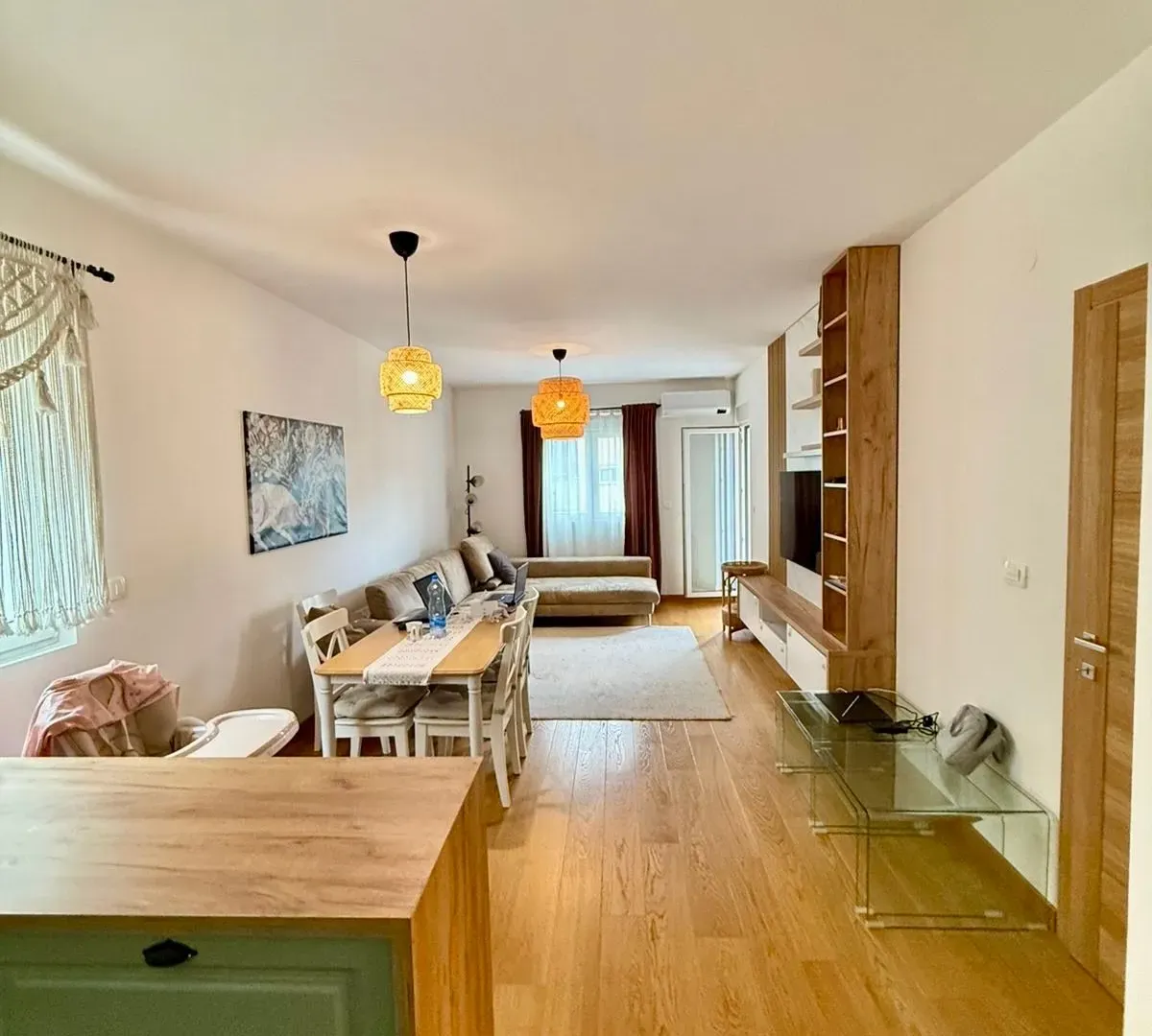Izdavanje, dvosoban stan, 75m², City Kvart, Podgorica