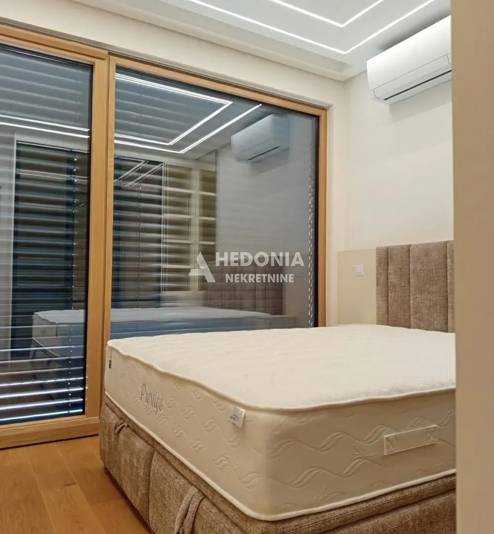 Sale, two bedroom apartment, 58m², Kalenić Pijaca, Vračar Sve Podlokacije