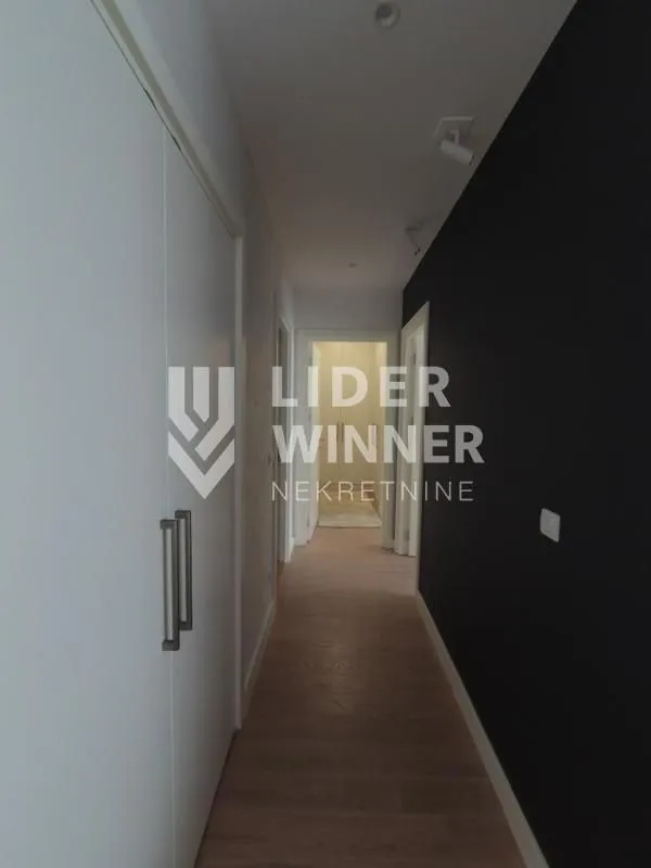 Izdavanje, trosoban stan, 82m², Savski Venac, Beograd