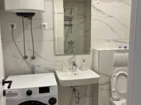 Izdavanje, jednosoban stan, 47m², Stari Aerodrom, Podgorica - image 2