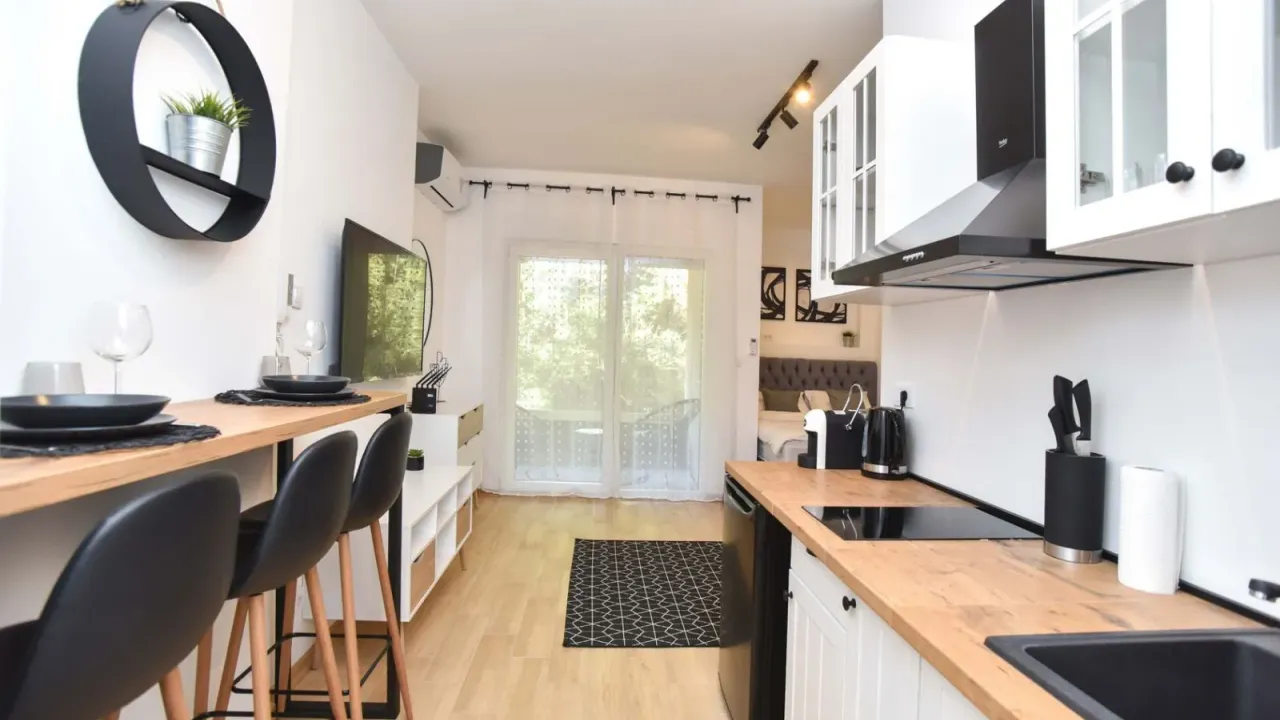 Izdavanje, garsonjera, 30m², Budva, Crna Gora