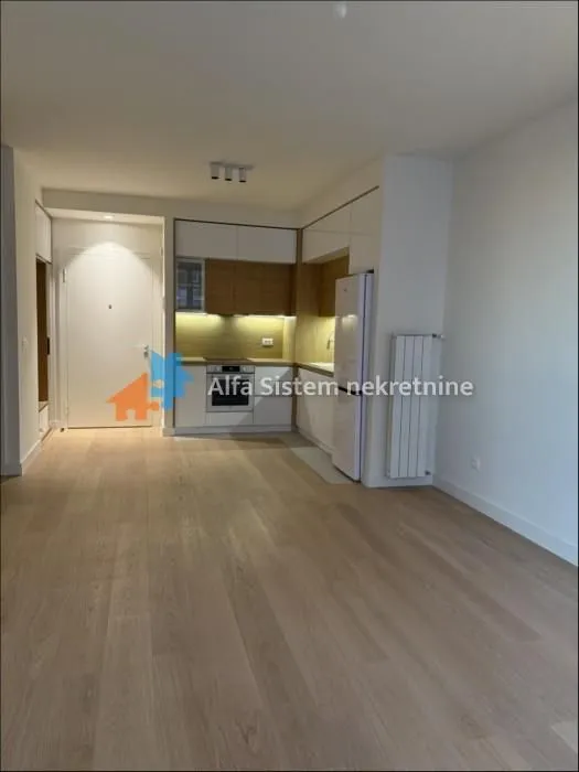 Izdavanje, trosoban stan, 71m², Savski Venac, Beograd