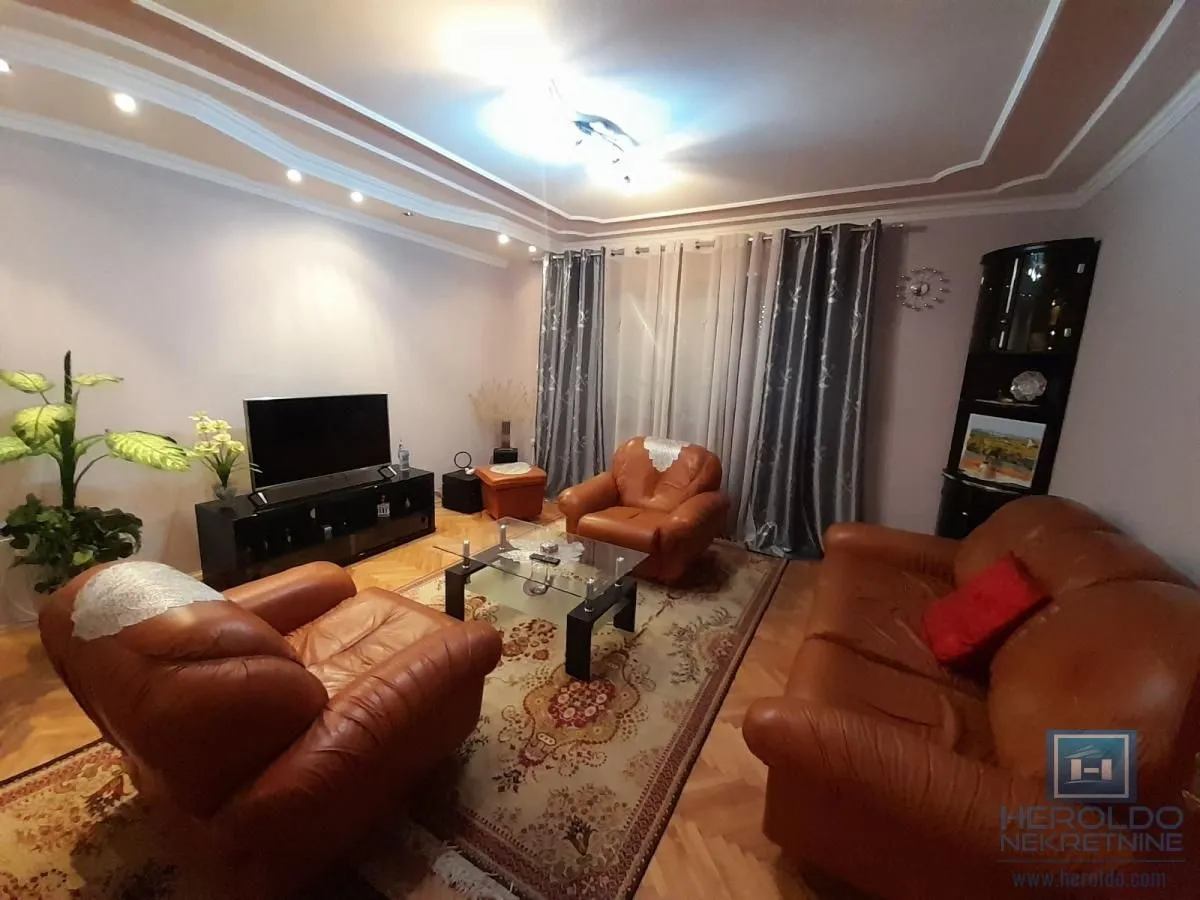 Sale, house, 180m², Centar, Ćuprija