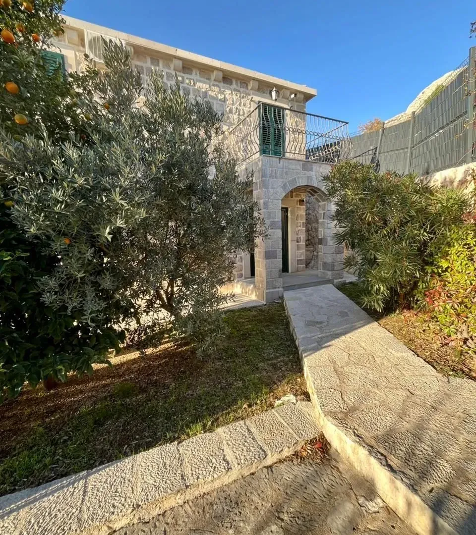Rent, house, 200m², Reževići, Budva