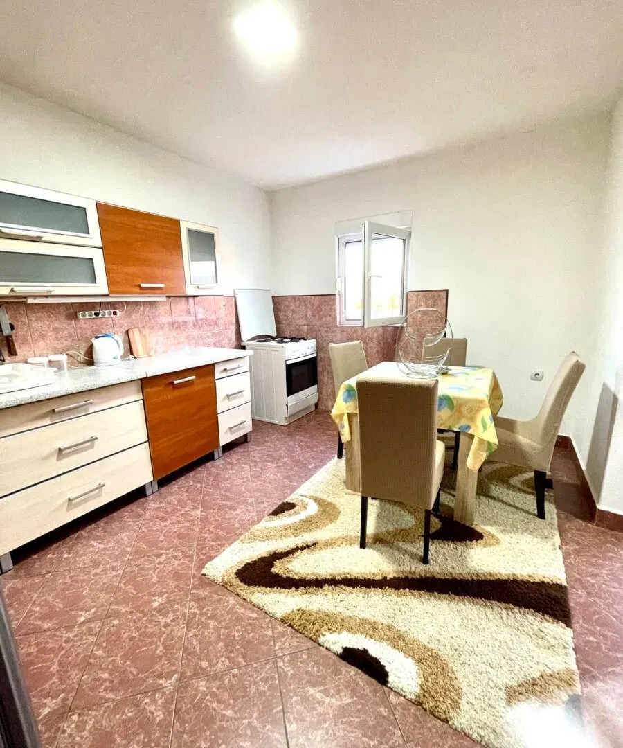 Izdavanje, dvosoban stan, 70m², Gornja Gorica, Podgorica