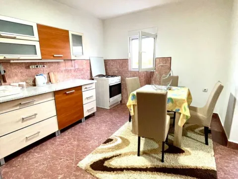 Izdavanje, dvosoban stan, 70m², Gornja Gorica, Podgorica - image 2