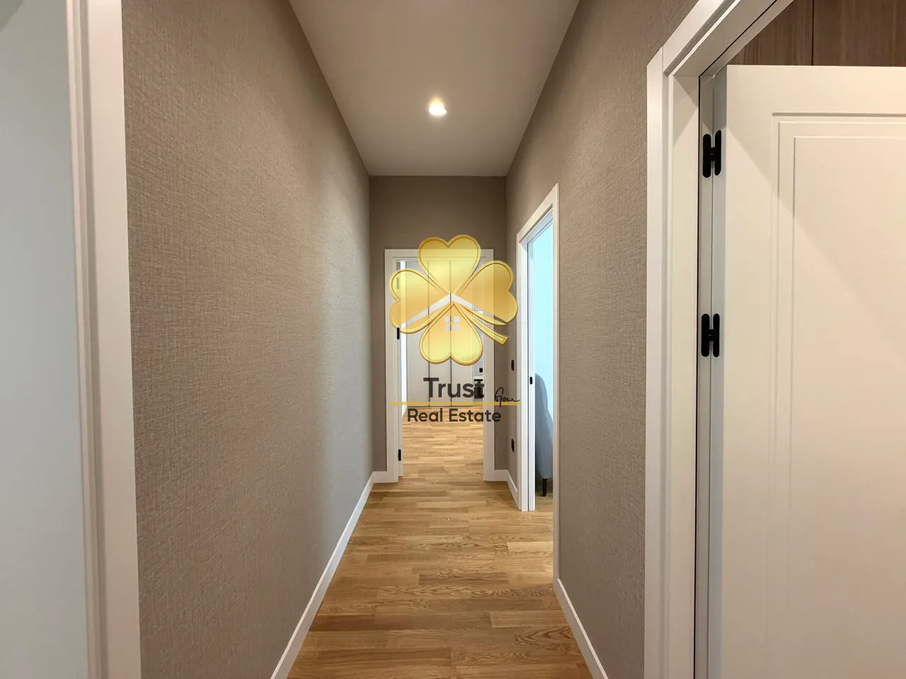 Izdavanje, trosoban stan, 130m², Podgorica, Crna Gora