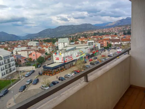 Izdavanje, dvosoban stan, 63m², Stari Aerodrom, Podgorica - image 11