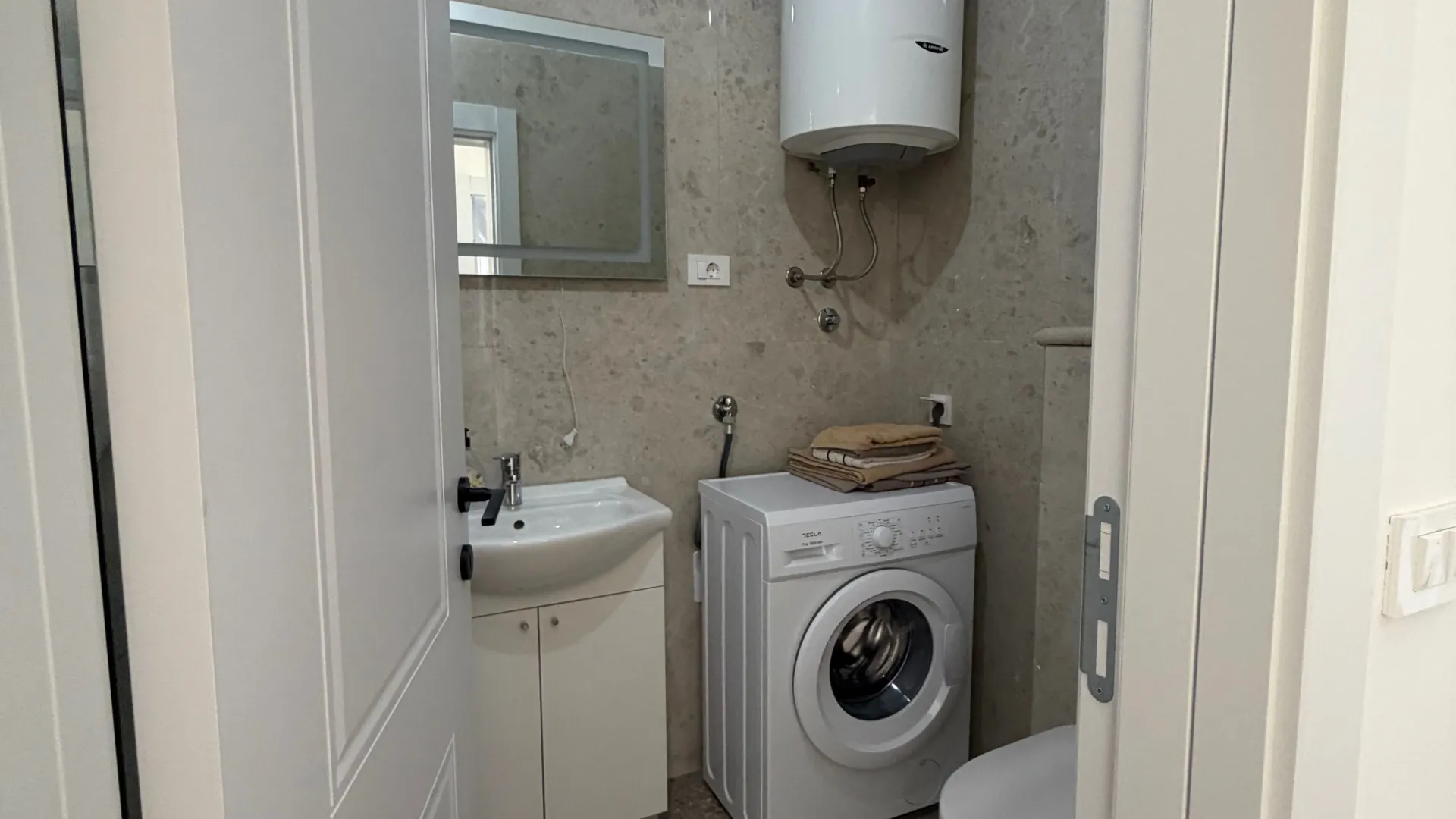 Izdavanje, jednosoban stan, 37m², Bonići, Tivat