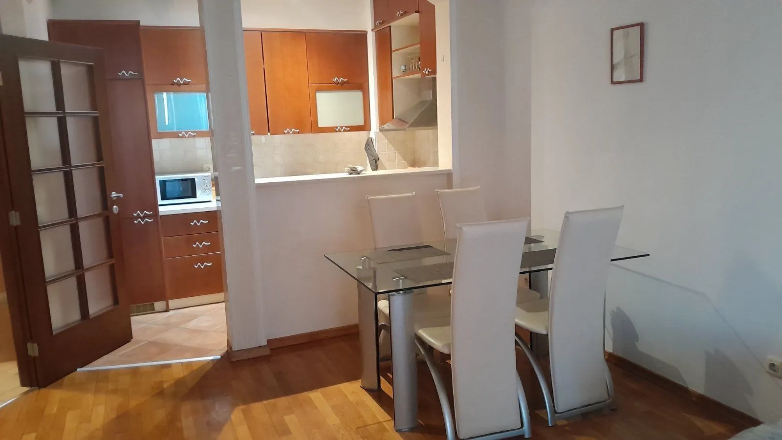 Izdavanje, trosoban stan, 65m², Pod Goricom, Podgorica