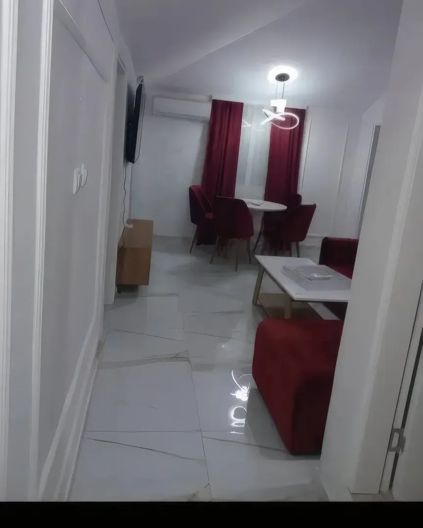 Izdavanje, dvosoban stan, 60m², Centar, Budva