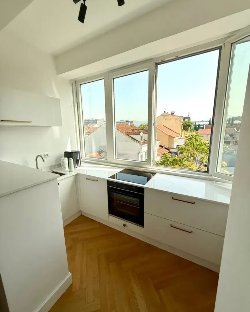 Izdavanje, dvosoban stan, 70m², Centar, Podgorica