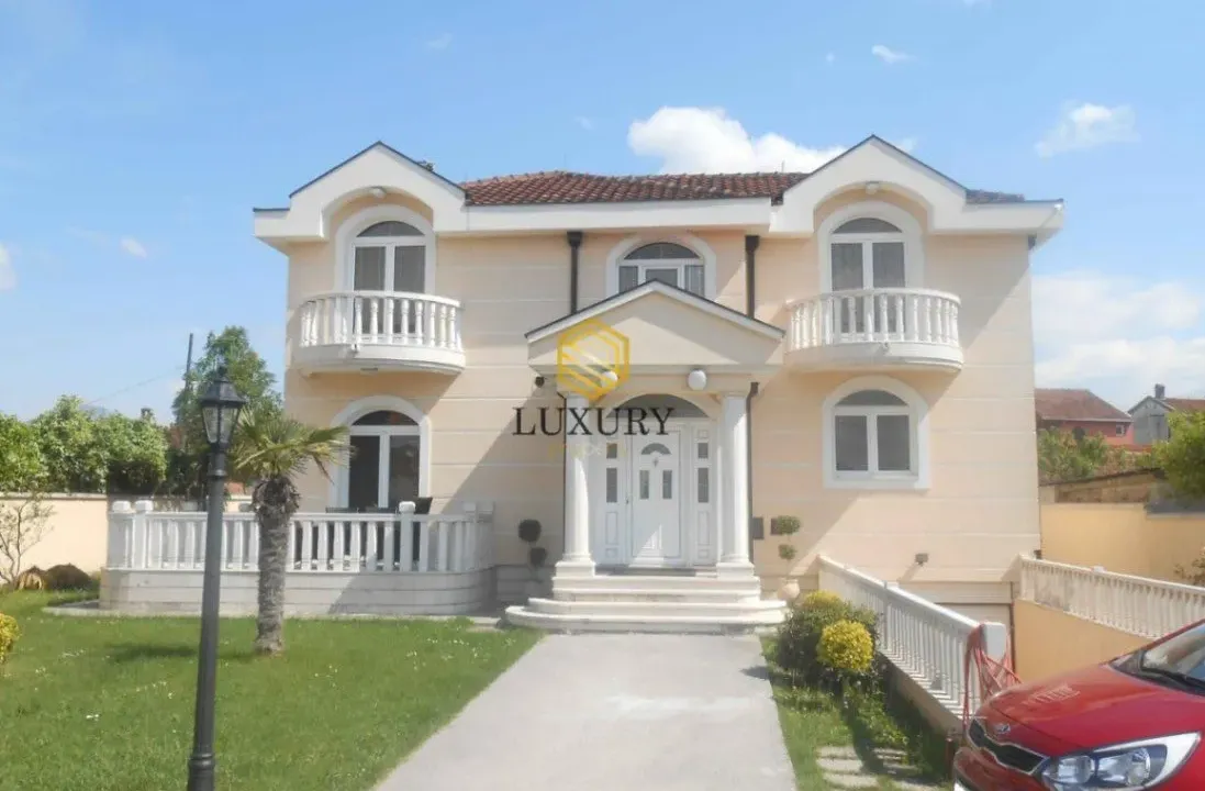 Izdavanje, kuća, 300m², Zabjelo, Podgorica