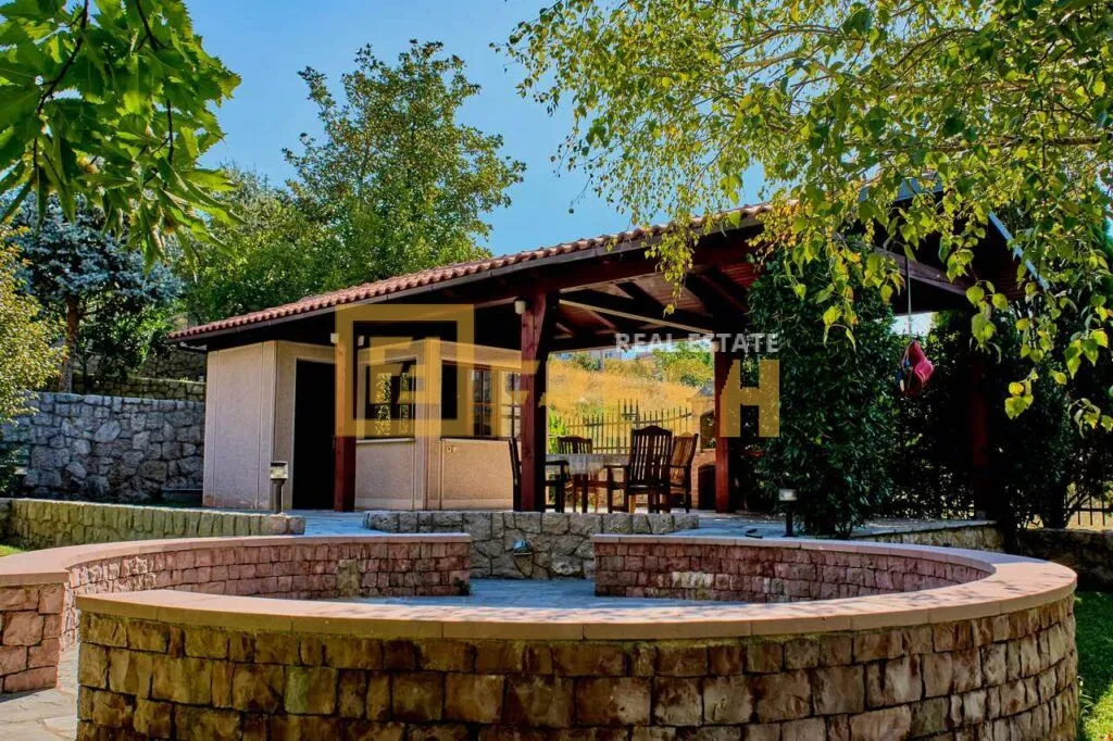Izdavanje, kuća, 300m², Zagorič, Podgorica