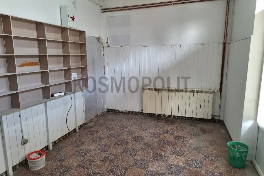 Rent, office space, 90m², Resnik, Beograd
