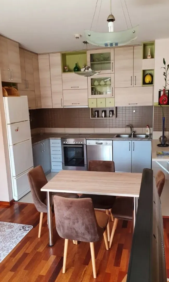 Izdavanje, dvosoban stan, 72m², City Kvart, Podgorica
