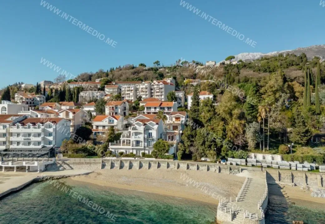 Prodaja, dvosoban stan, 130m², Savina, Herceg Novi