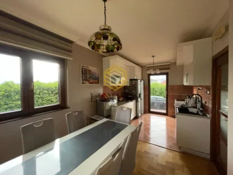 Prodaja, kuća, 200m², Zlatica, Podgorica - image 7