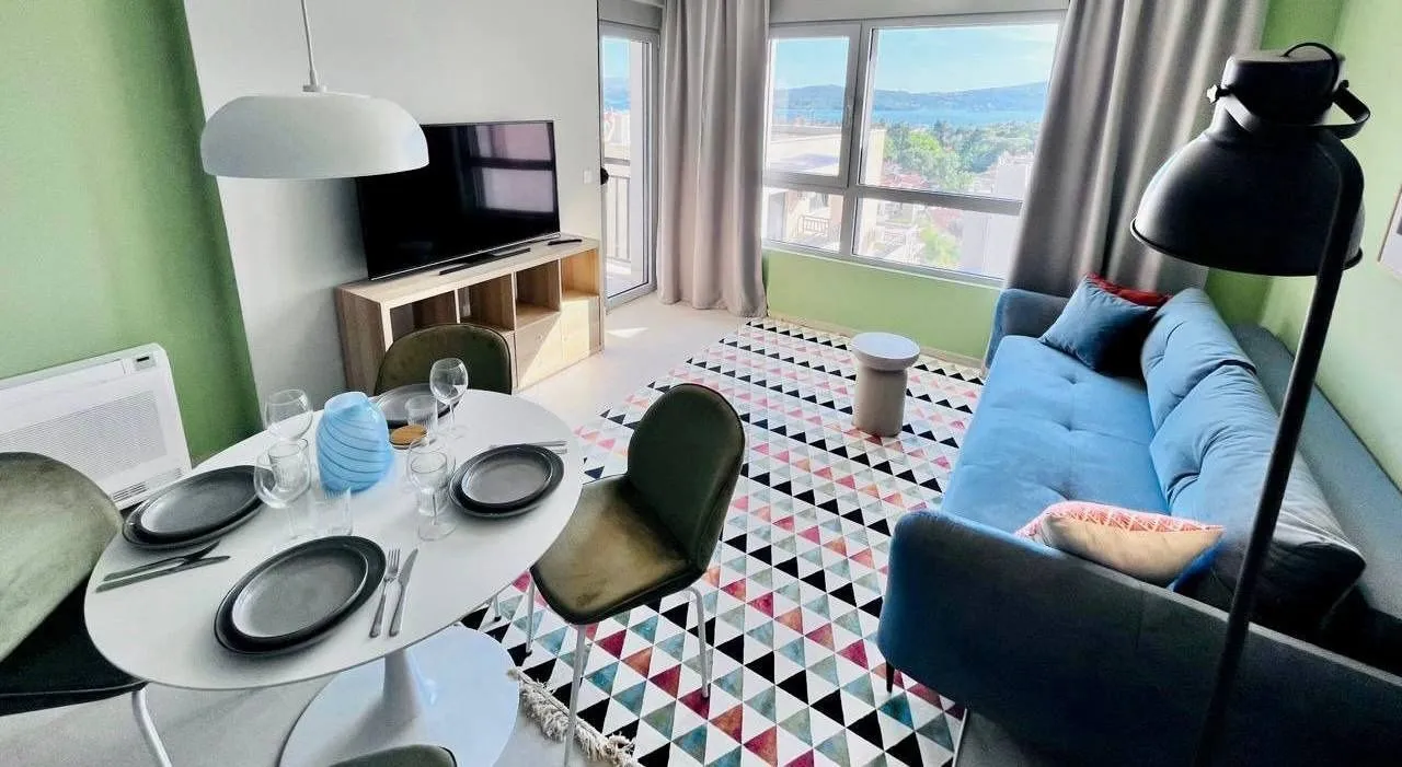 Prodaja, jednosoban stan, 45m², Tivat, Crna Gora