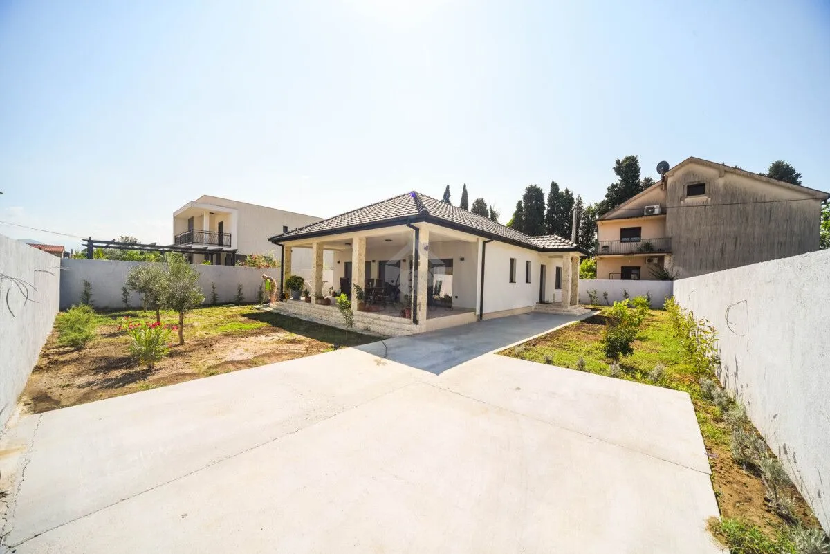 Prodaja, kuća, 130m², Tološi, Podgorica