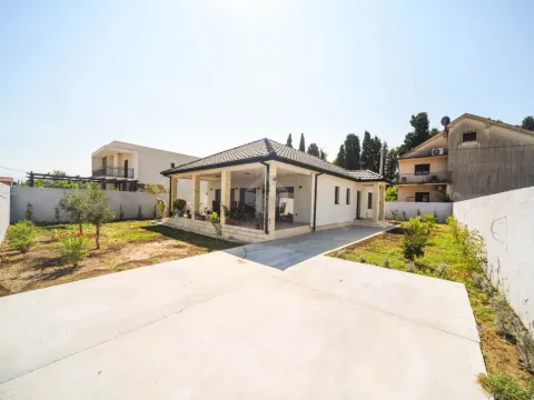 Prodaja, kuća, 130m², Tološi, Podgorica - image 2