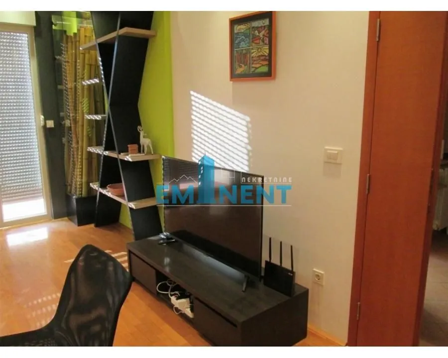 Rent, two bedroom apartment, 83m², Vračar Sve Podlokacije, Beograd
