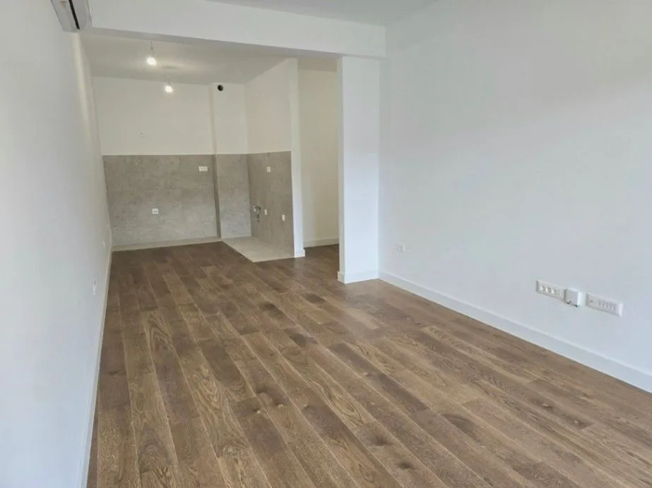 Izdavanje, poslovni prostor, 67m², Preko Morače, Podgorica