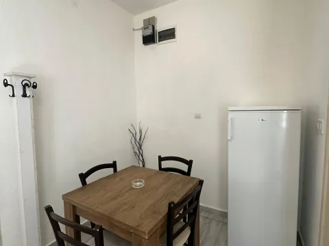 Izdavanje, jednosoban stan, 45m², Centar, Tivat - image 4